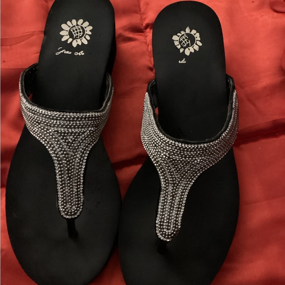 YELLOW BOX Silver Beaded Thong Sandals